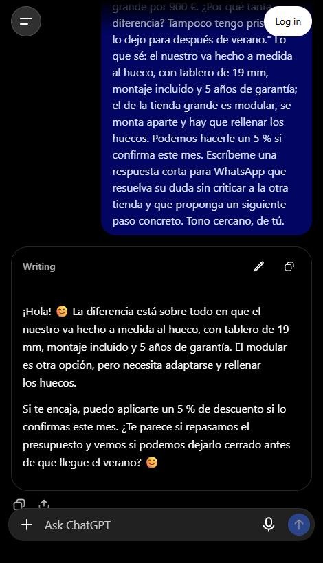 Captura de ChatGPT con una respuesta de WhatsApp para una clienta que compara el precio de un armario a medida con uno de una tienda grande